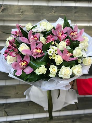 Букет цветов из: Розы и Хризантемы в Рудничном Кемеровской области
