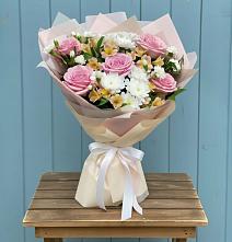 Букет цветов из:  Гвоздики, Орхидеи и Розы в Рудничном Кемеровской области