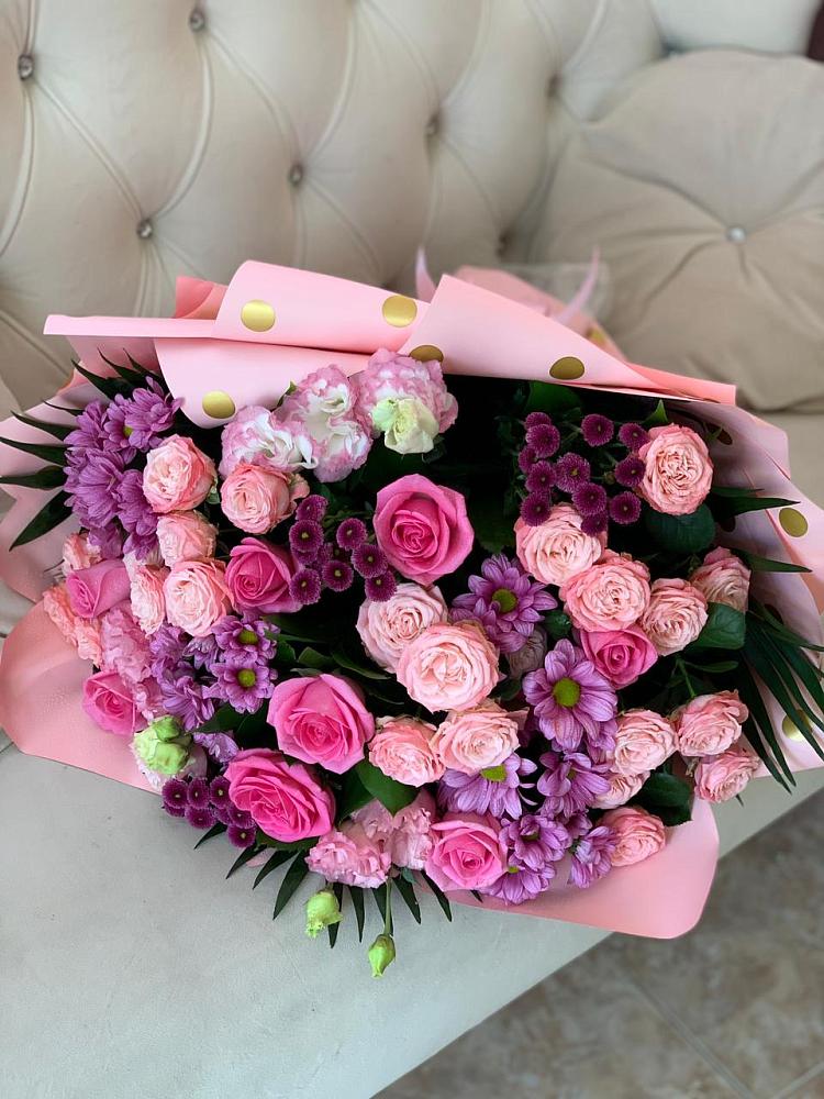 Букет цветов из: Хризантемы, Розы и Лизиантусы в Рудничном Кемеровской области