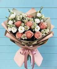 Букет цветов из:  Розы, Альстромерии и Лизиантусы в Рудничном Кемеровской области