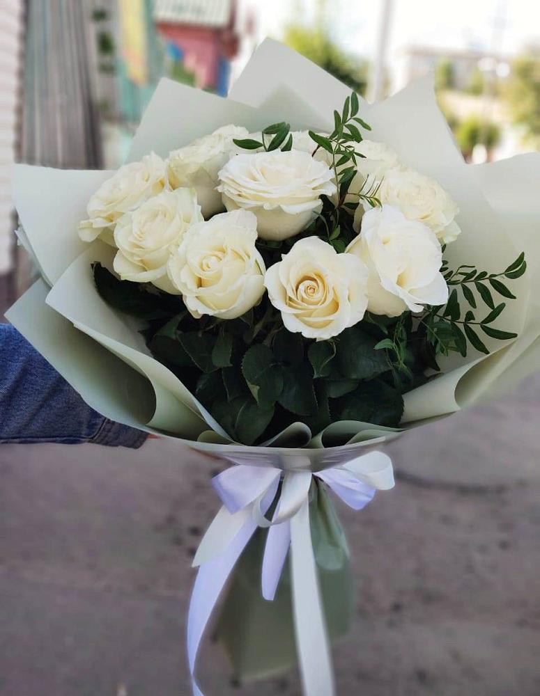 Букет Белые розы Проуд в Рудничном Кемеровской области
