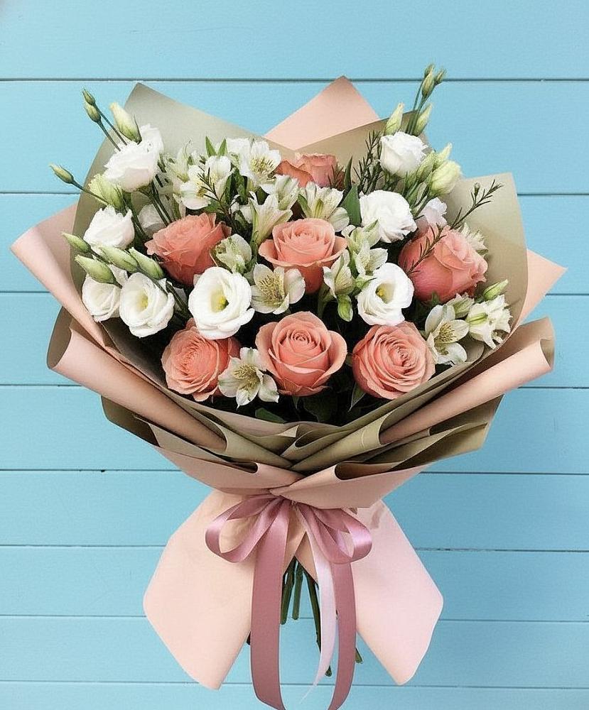 Букет цветов из: Розы, Альстромерии и Лизиантусы в Рудничном Кемеровской области