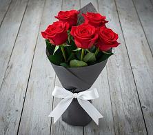 Букет 5 Красных роз Эдлесс Лав в Рудничном Кемеровской области