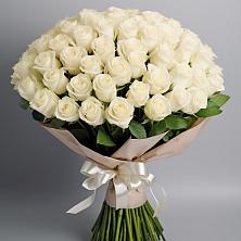 Букет 101 беля роза Белоснежка в Рудничном Кемеровской области