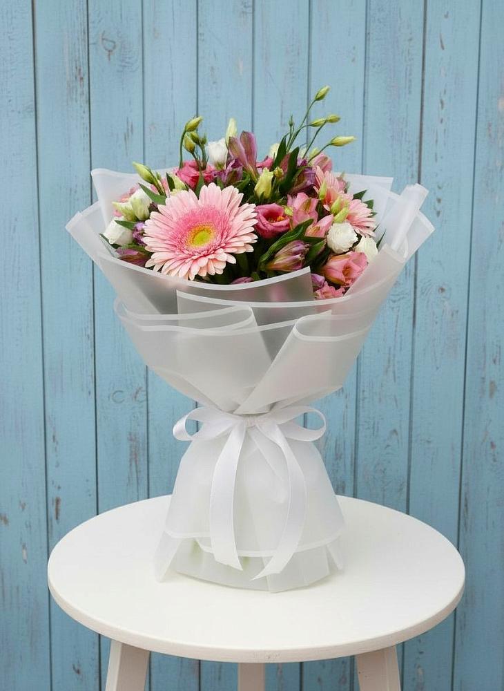 Букет цветов из: Герберы, Альстромерии и Лизиантусы в Рудничном Кемеровской области