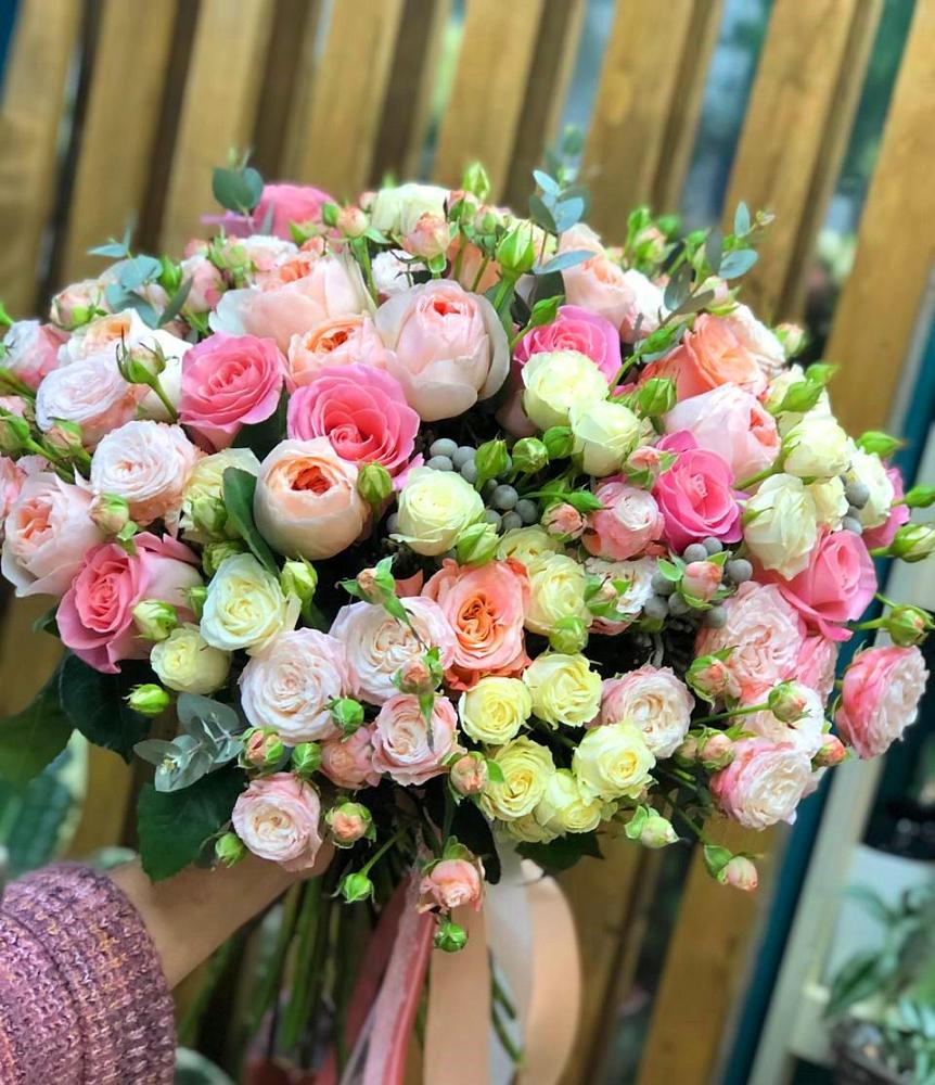 Букет цветов из: Розы в Рудничном Кемеровской области