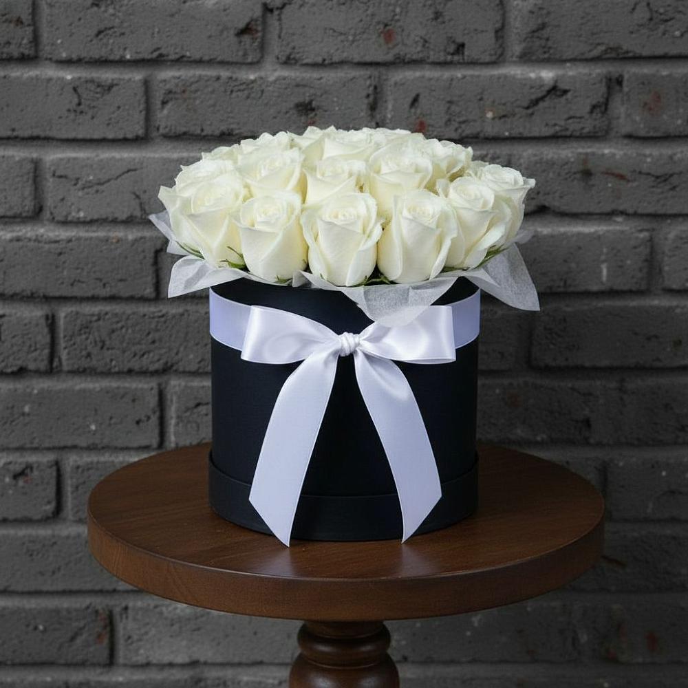 Цветочная композиция из Розы в шляпной коробке в Рудничном Кемеровской области