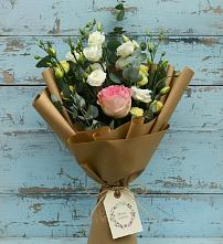 Букет цветов из:  Розы и Лизиантусы в Рудничном Кемеровской области